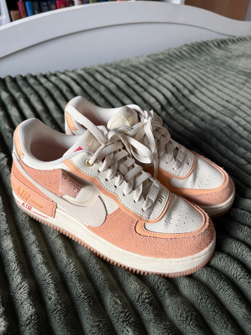 Nike Suede Air Force 1 Sneakers Cream & Peach